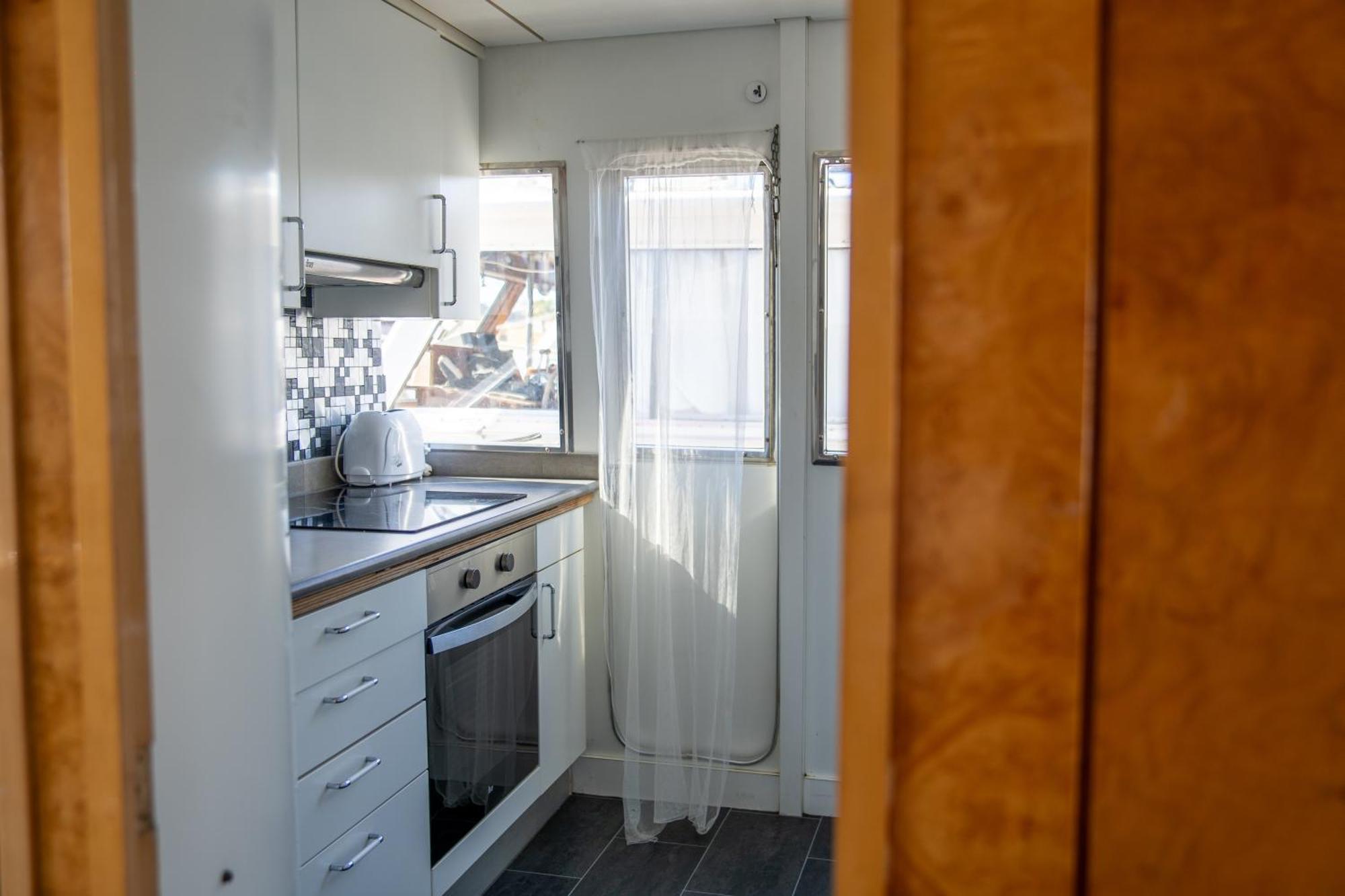 Habitacion Marineria Boat Aloha برشلونة المظهر الخارجي الصورة