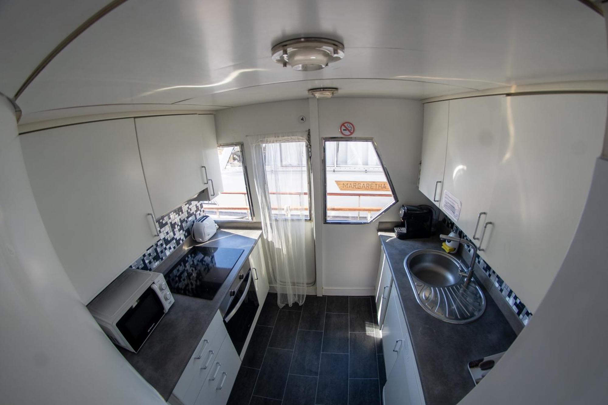 Habitacion Marineria Boat Aloha برشلونة المظهر الخارجي الصورة